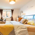 Modern lovely bedroom close to stations in East London, zone 2